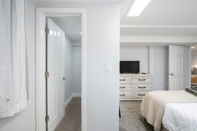 Building Photo - Golden Duplex > Unit is fully furnished feels like NEW!