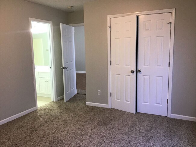 Building Photo - 3 Bedroom Condo off McConnells Hwy!  ***RE...