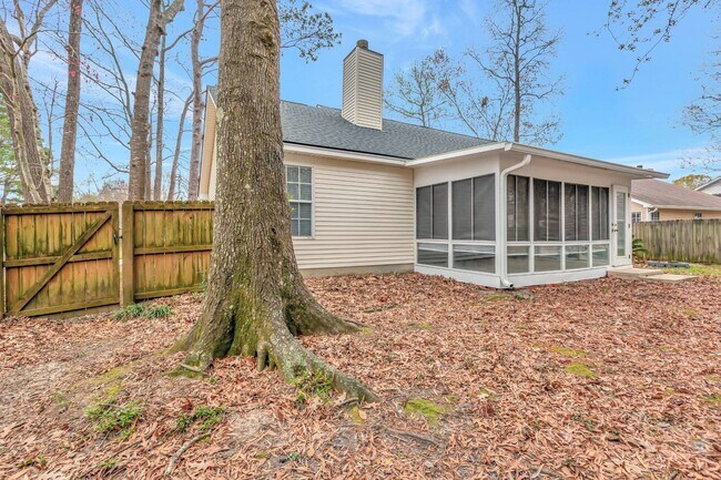 Building Photo - The Lakes