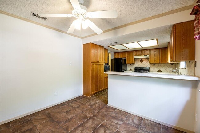 Building Photo - 1006 Silbury Dr