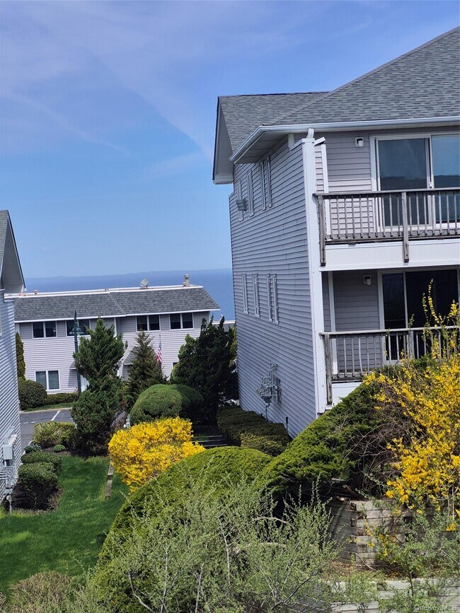 Building Photo - 44 Fox Hill Dr