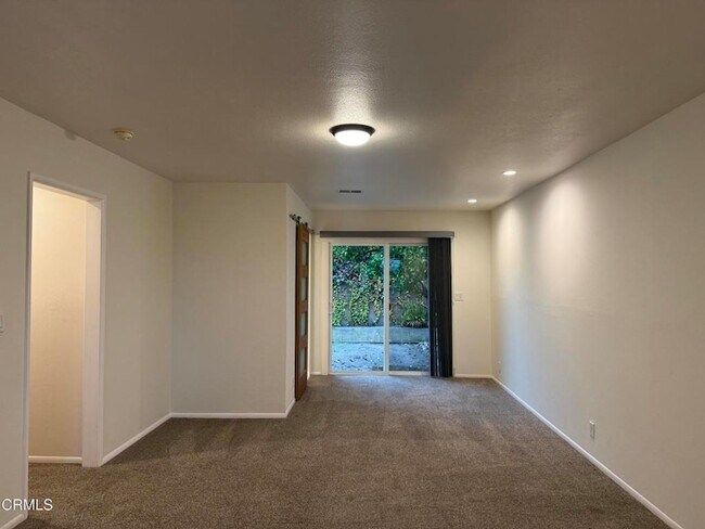 Building Photo - 5651 N Bryn Mawr St