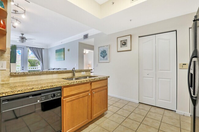 Building Photo - 276 Murcia Dr