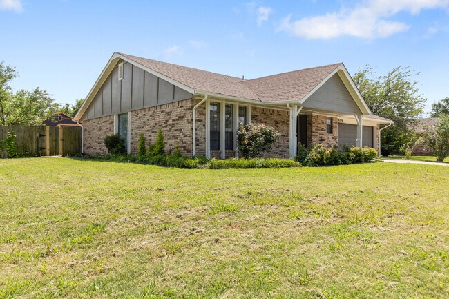 Primary Photo - 8216 NW 112th St