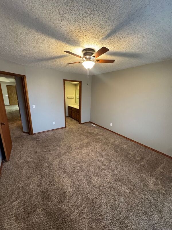 Building Photo - 296 Streamside Ct