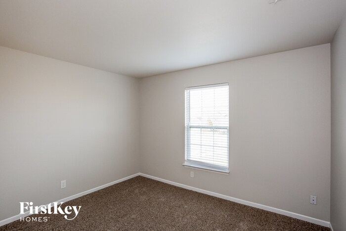 Building Photo - 10074 Golden Dr