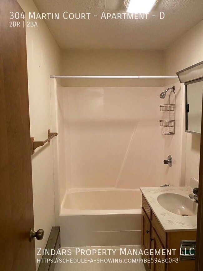 Building Photo - 304 Martin Ct