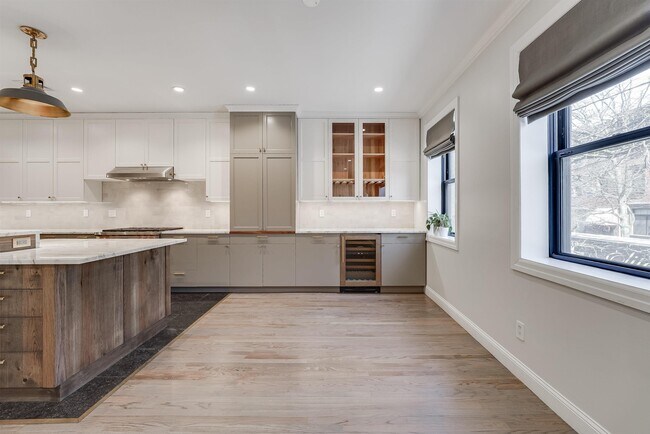 Building Photo - 202 Garden St