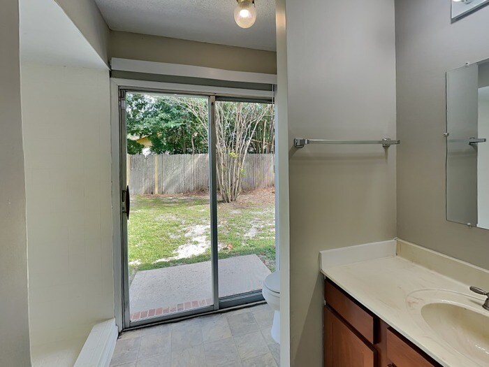 Building Photo - 595 Charles Carroll St