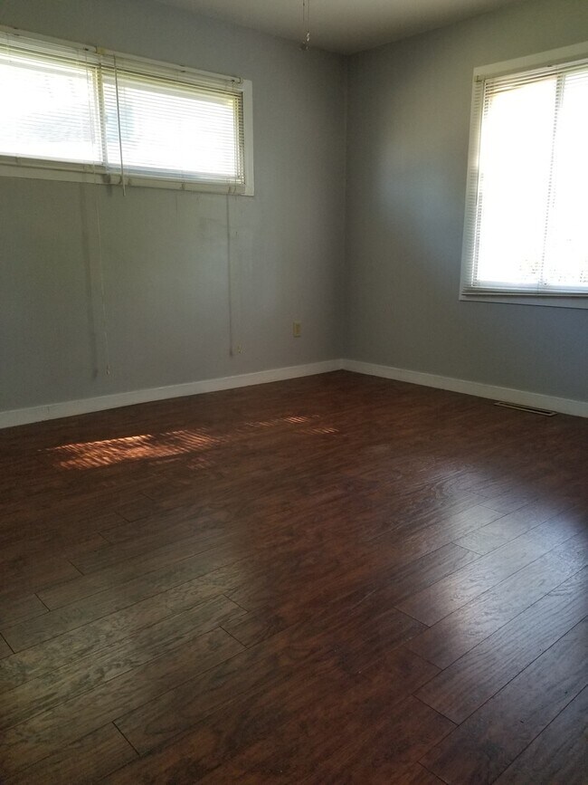 Building Photo - Beautifully redone 3 bedroom home in Grandview