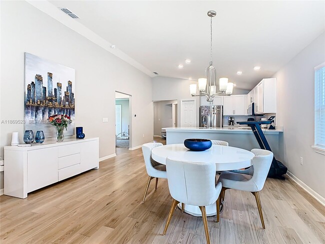 Building Photo - 1060 Cascade Dr