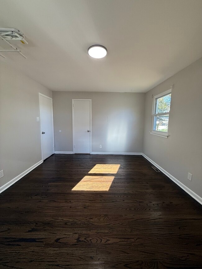 Building Photo - 205 Mardale Dr