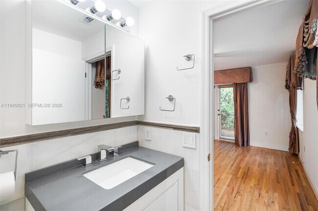 Building Photo - 648 Sevilla Ave