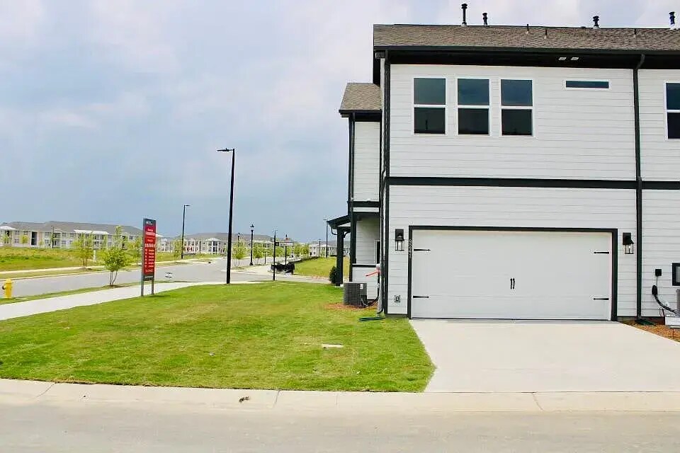 Building Photo - 9241 Harwen Ln