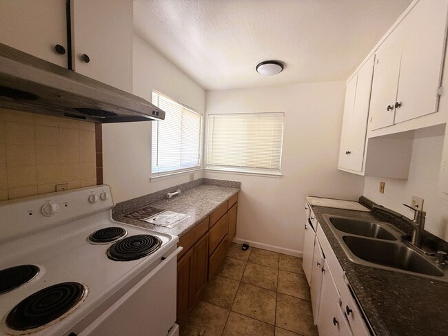 Building Photo - 2029-2035 Key Blvd