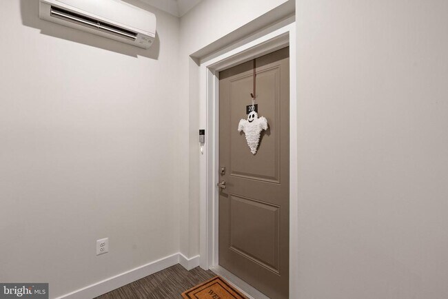 Building Photo - 46294 Mount Milstead Ter