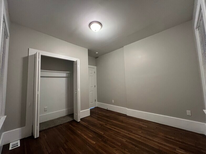 Building Photo - 7428 Dunedin St