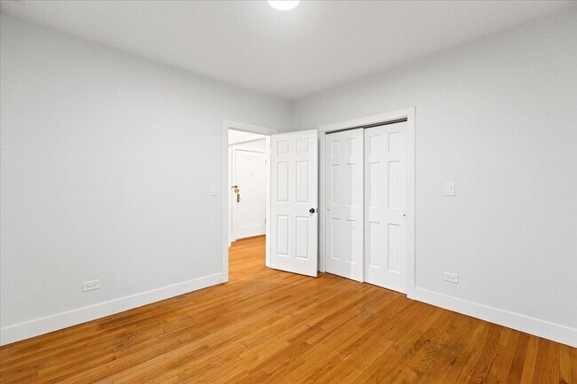 Building Photo - 4055 N Spaulding Ave