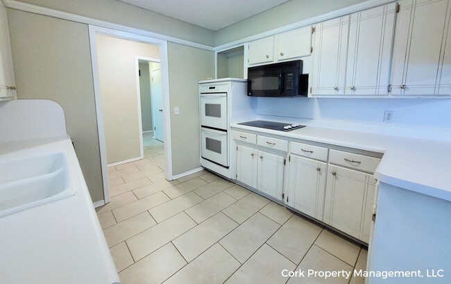 Building Photo - 3905 Whispering Heights Dr