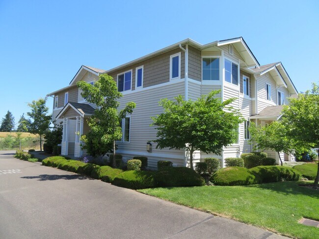 Primary Photo - 2320 Simmons St