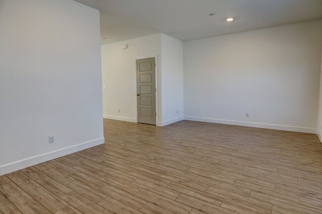 Building Photo - Brand new home in Riverstone