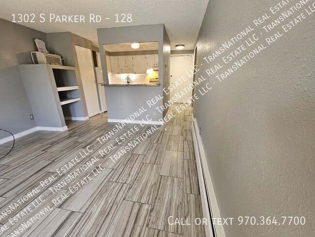 Building Photo - 1302 S Parker Rd