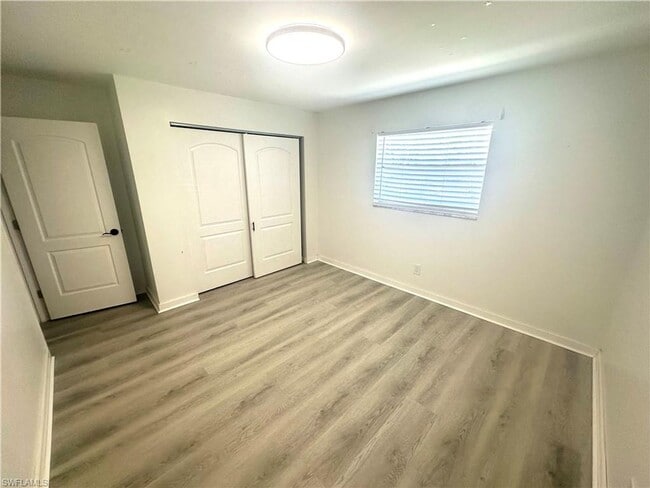 Building Photo - 2/2 Condo close to downtown Bonita