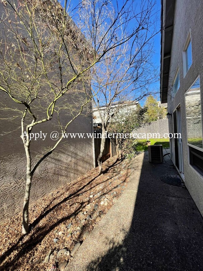 Building Photo - Spacious and Airy Rocklin Home!