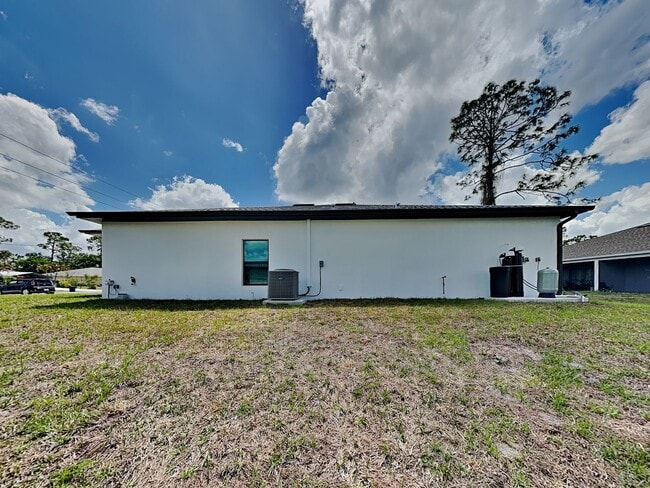 Building Photo - 2911 Ansel Ave S