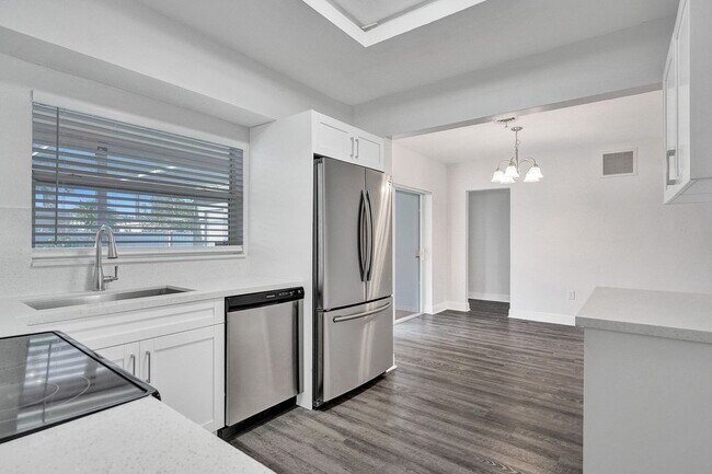 Building Photo - Beautiful 3 bedroom 2 bath Home in Miramar...