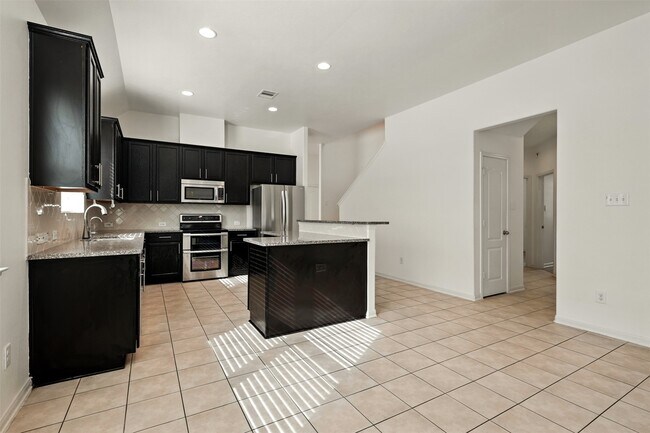 Building Photo - 9219 Gilbert Hollow Dr