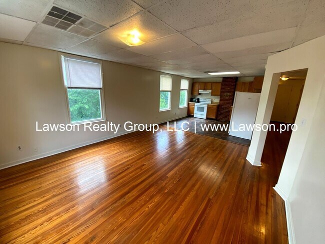 Building Photo - 1415 Clarke Ave SW