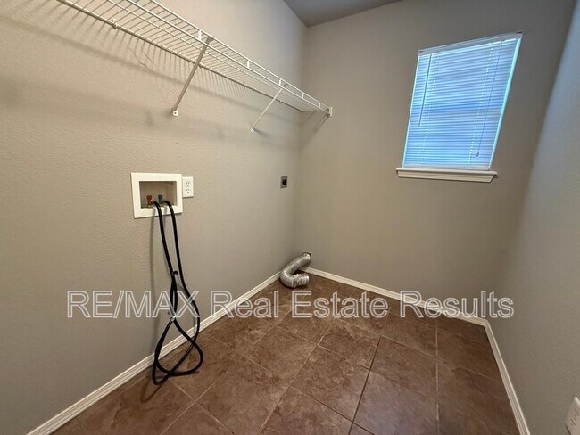 Building Photo - 420 Spicewood Trail