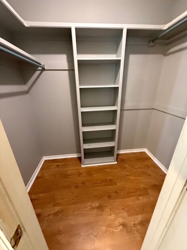 Building Photo - 903 Aspen Ave