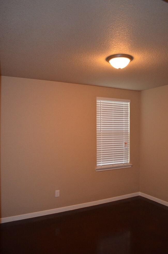 Building Photo - 1609 Pontotoc Ter