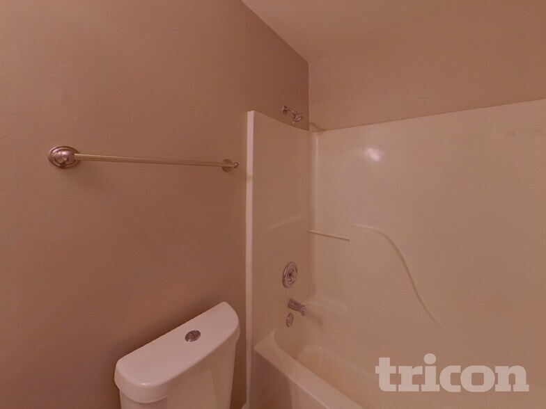 Building Photo - 1207 Larkspur Dr