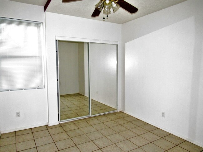 Building Photo - Very nice 2 Br house with 1 car garage