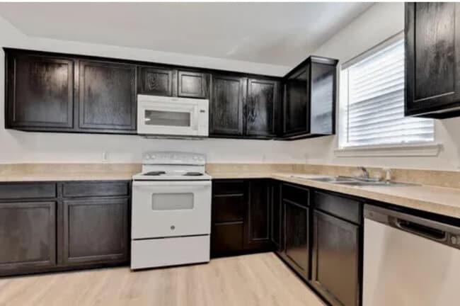 Building Photo - 403 N Burdette Ave