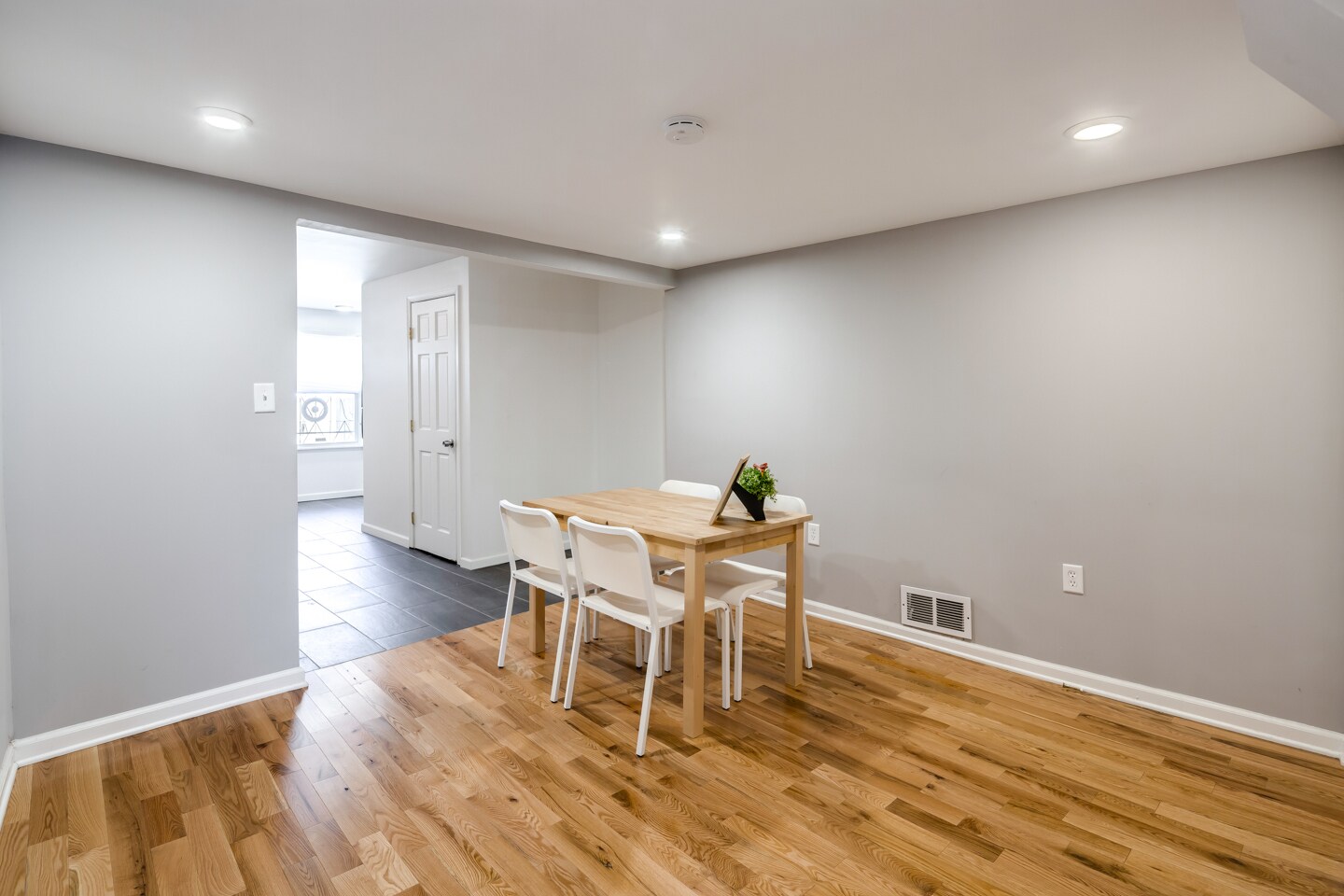 Building Photo - 2144 E Arizona St