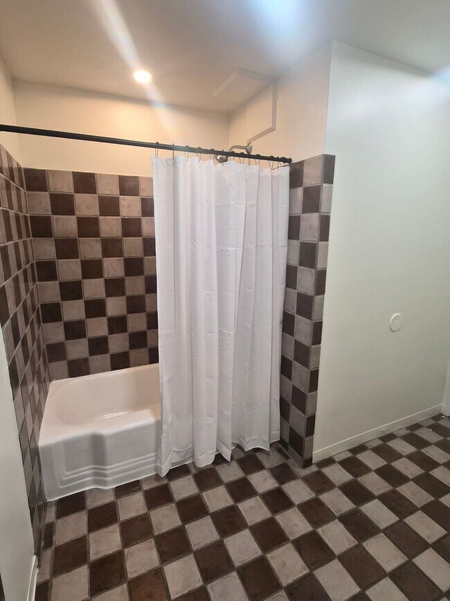 Building Photo - Spacious Tempe Home – Available 3/1/26!