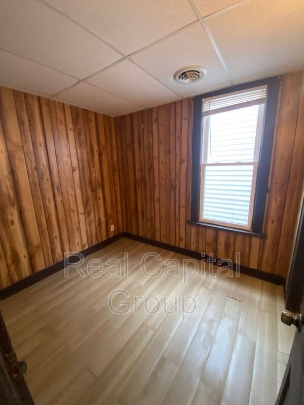 Building Photo - 156 James St