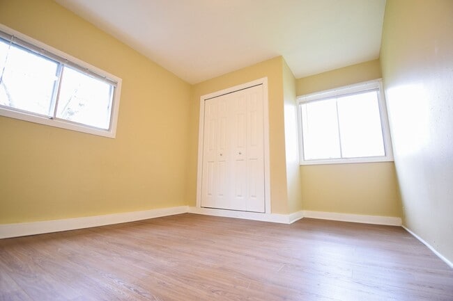 Building Photo - 2BD/1BA House with Garage!! Washer/Dryer i...
