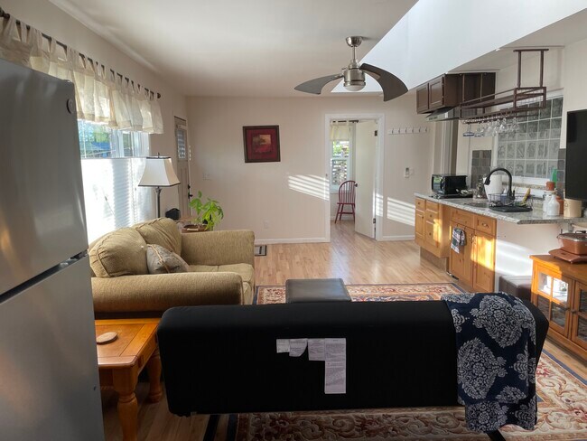 Kitchenette: new Stainlessfridge - 1720 Corey St