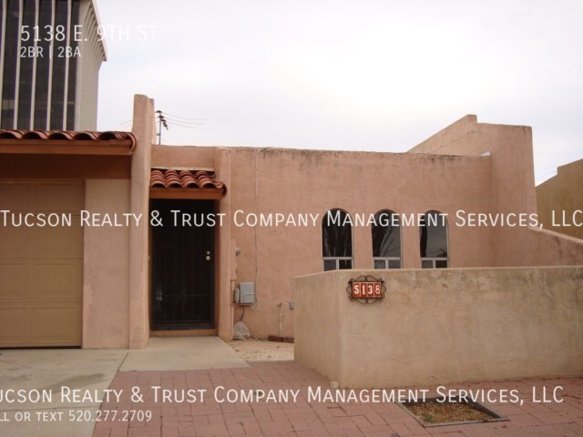 Building Photo - 5TH & ROSEMONT