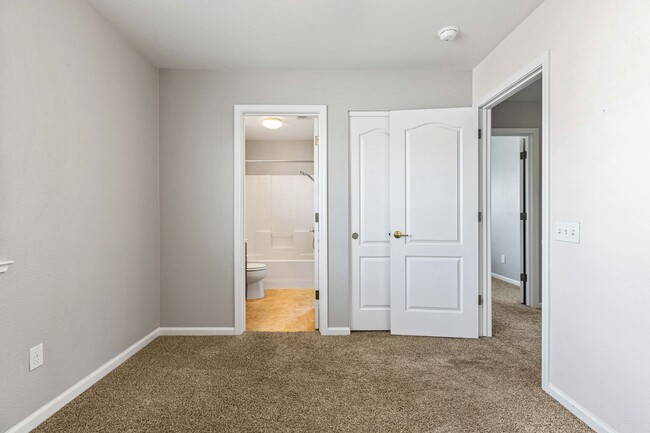 Building Photo - 4162 Piccadilly Ln