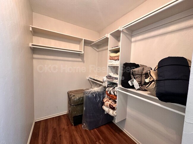 Building Photo - 4501 SE 78th St