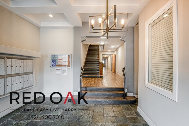 Building Photo - 901 S Ardmore Ave