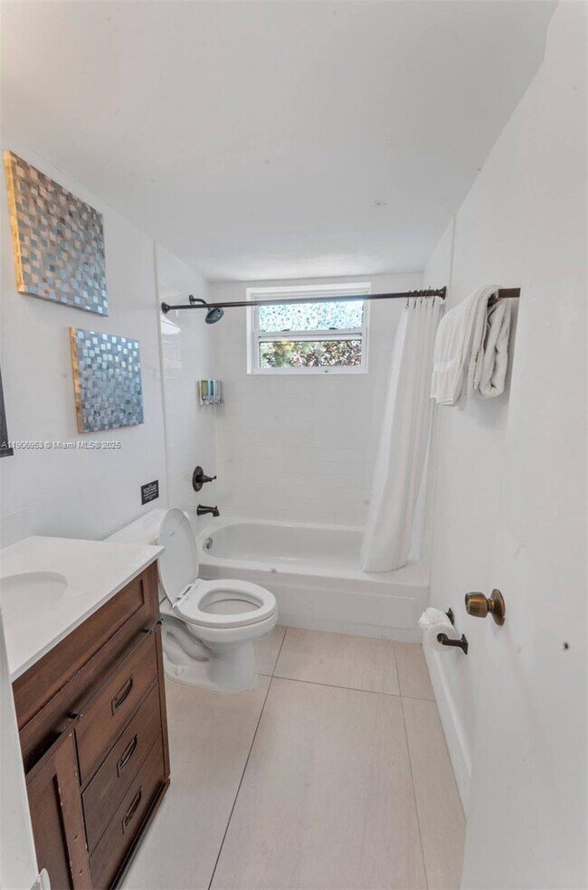 Building Photo - 7536 W Treasure Dr