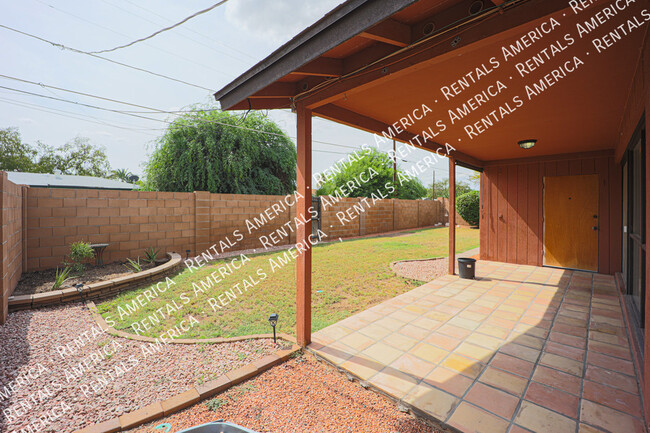 Building Photo - 6847 E Windsor Ave