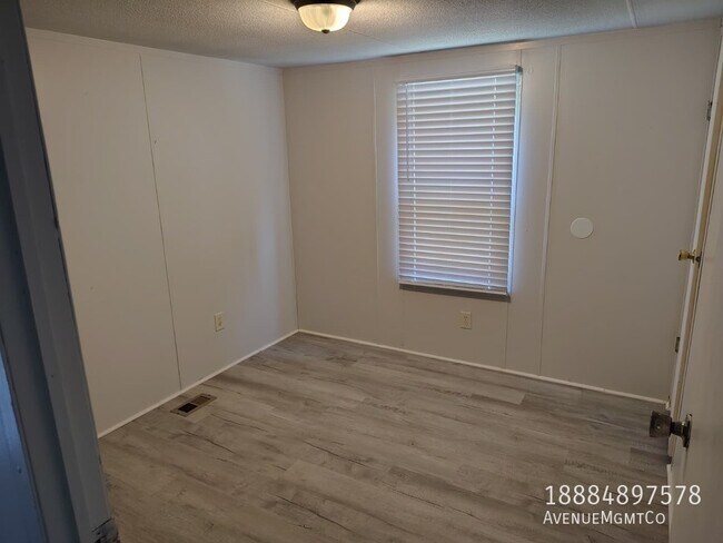 Building Photo - 301 Old Tavern Ln